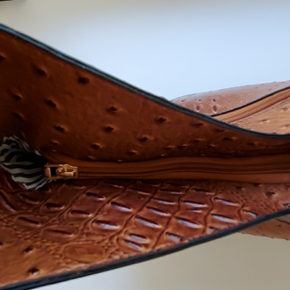 Large Satchel Ostrich Embossed Handbag/Wallet - Picture 6 of 8